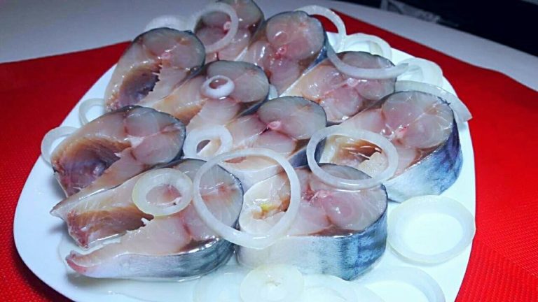 КАК ЗАСОЛИТЬ ЗА 2 ЧАСА СКУМБРИЮ. САМЫЙ ЛУЧШИЙ РЕЦЕПТ
