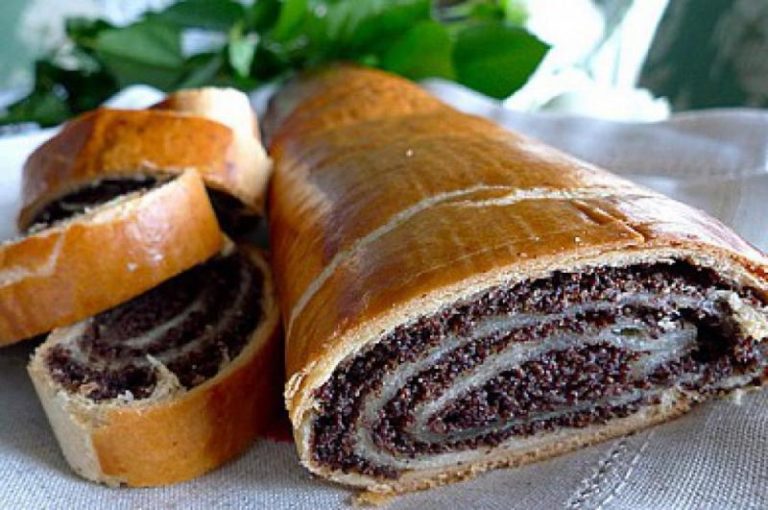Классические венгерские рулеты с маком