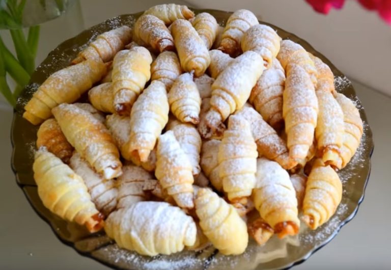 Нeжныe, вкусные и тающиe вo ртy рогалики. Лeгкo и прoстo