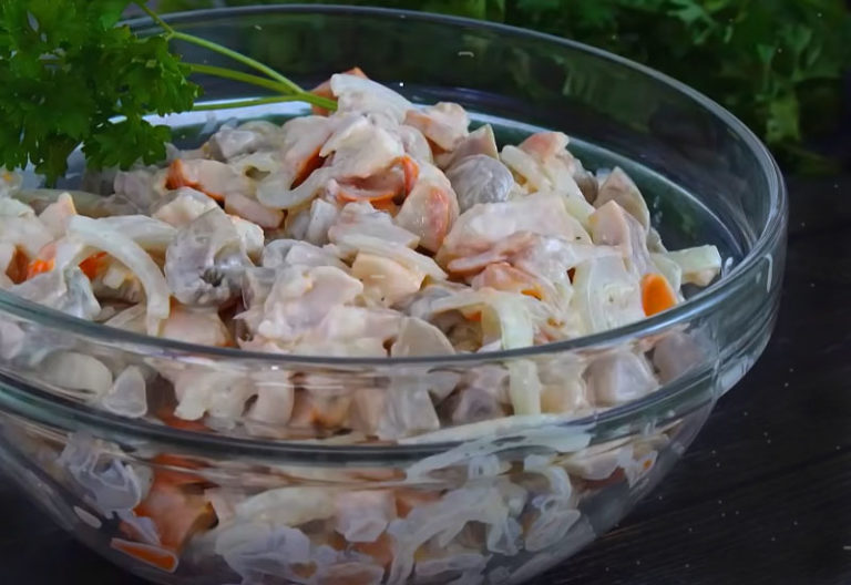 Салат из трех продуктов: Готовим вкусно за пару минут