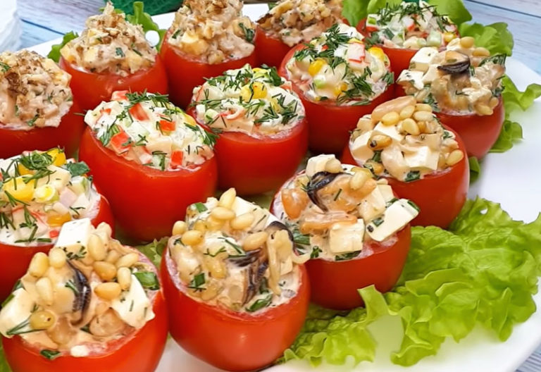 Вкусная закуска на праздник: 3 рецепта фаршированных помидор