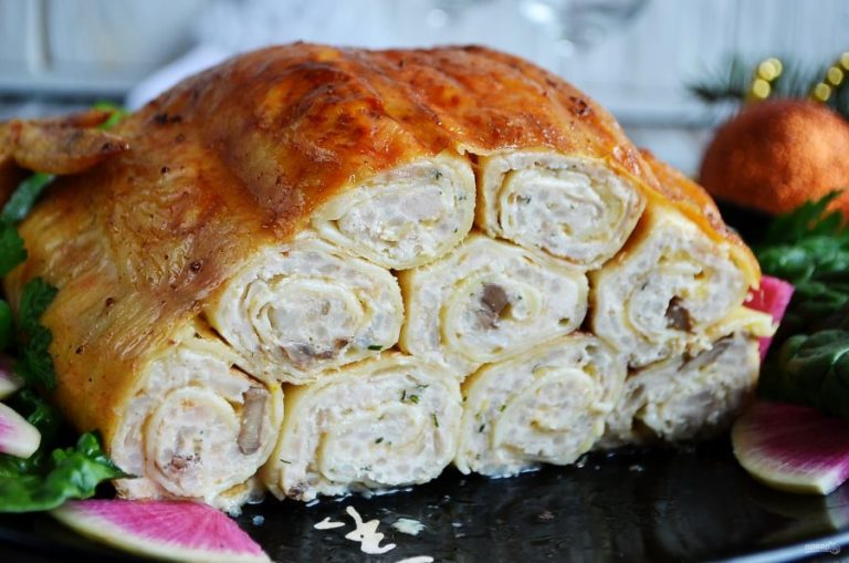 Курица, фаршированная блинами (праздничная)