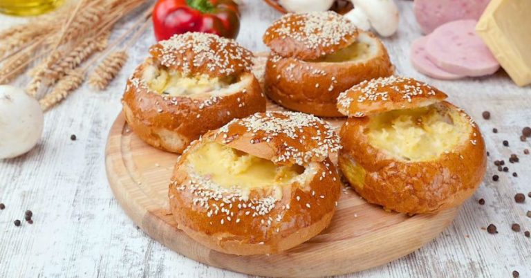 Мини-киши из булочек: с ветчиной и грибами