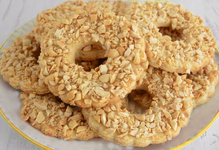 Нежные и рассыпчатые песочные колечки с арахисом