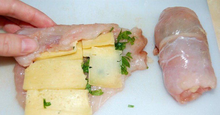 Рецепт куриных рулетиков на сковороде — сочные и нежные