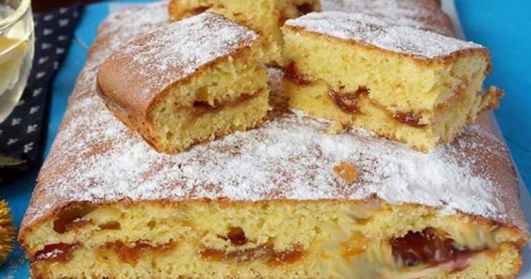 Вкусный и быстрый пирог с вареньем – специально для тех, у кого нет времени на готовку