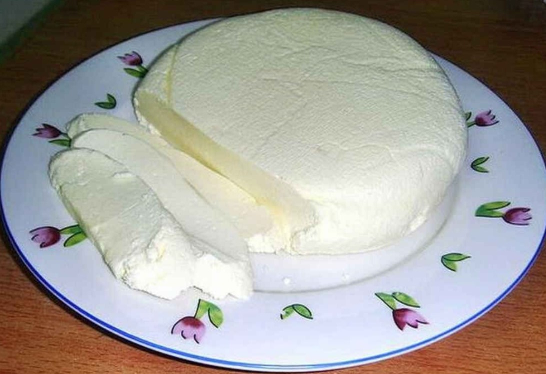 Домашние рецепты первое. Брынза домашняя соленая 1 кг. Как варить домашний сыр. Как нарисовать брынзу.