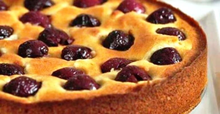 Рецепт пирога с вишней на кефире