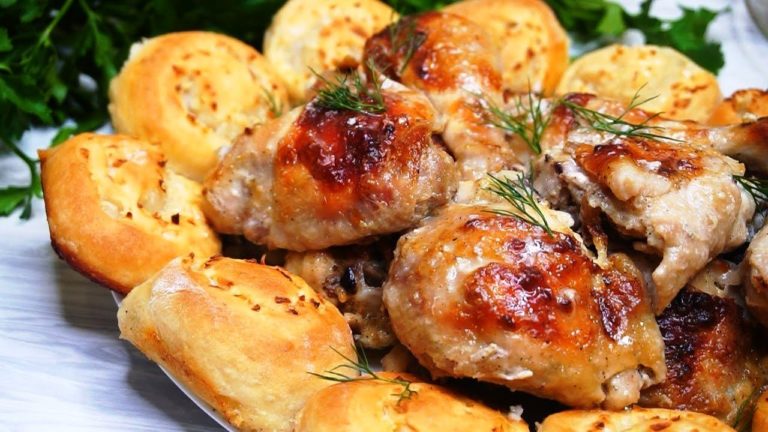Рулетики из дрожжевого теста с курицей
