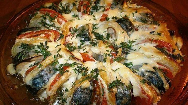 Рыба с помидорами и луком