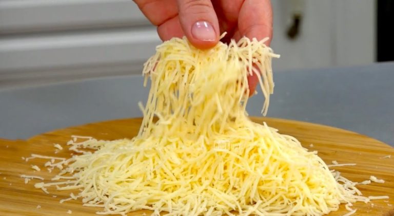 Готовлю с любыми грибами, но вкуснее с шампиньонами. Сырный соус к любому гарниру