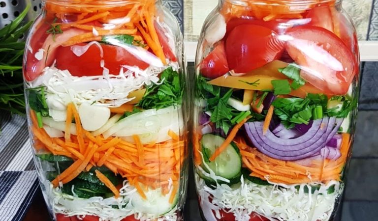 Невероятно вкусный маринованный салат на зиму. Овощное ассорти — зимой пальчики оближешь