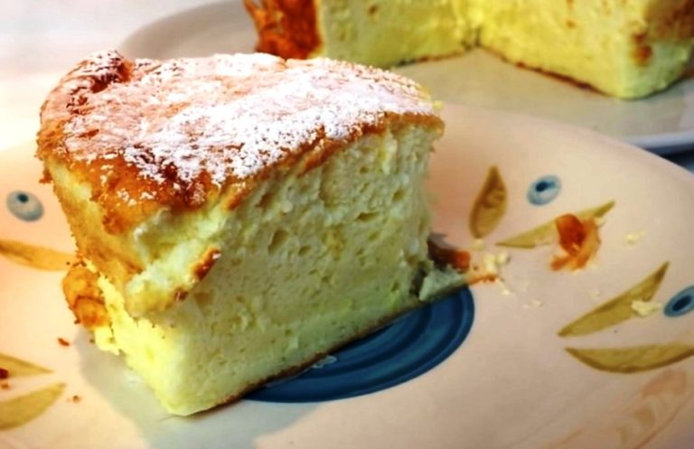 Пирог на йогурте из четырех яиц. В 4 раза вкуснее маминой шарлотки