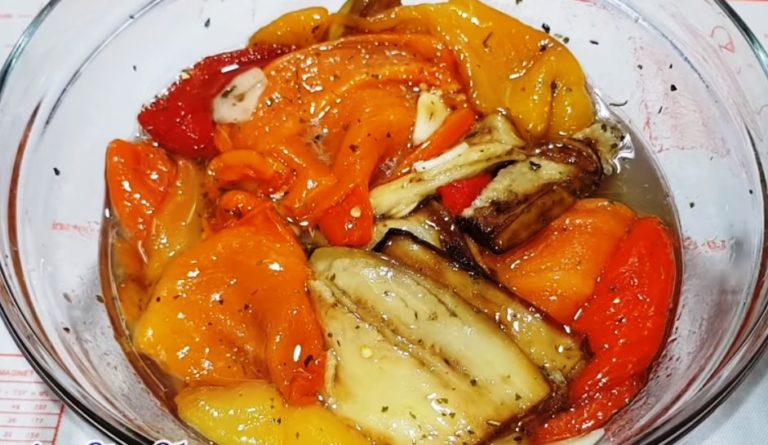 Вкуснее ничего не ела. Готовлю каждую неделю и никак не надоест. Маринованный перец с баклажанами