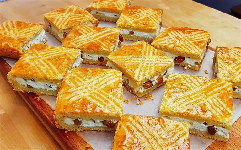 Бесподобный творожный пирог, который должен попробовать каждый. И на следующий день остается таким же свежим и вкусным