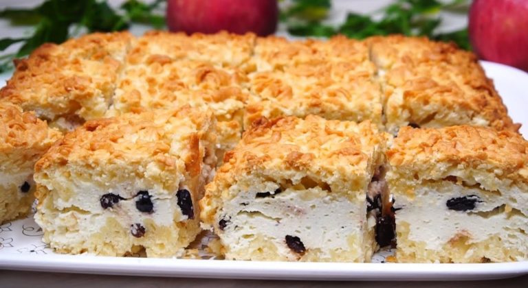 Каждый день пеку к чаю, но этот пирог чаще всего. Очень вкусный и готовится быстро