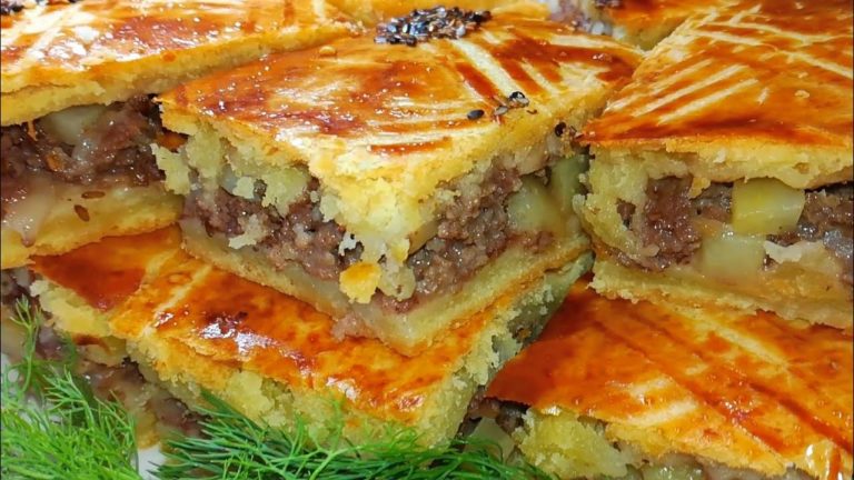 Мука, кефир и картошка и вкуснятина на столе. Мясной пирог