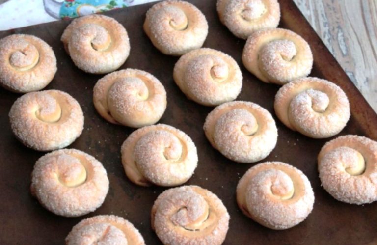 Рецепт красивого слоеного печенья «Сахарные улитки». Быстро и вкусно