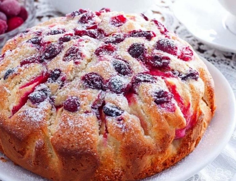 Шарлотка с вишней — пошаговый рецепт в духовке