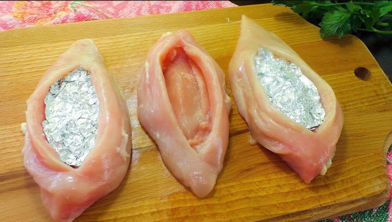 Я положила кусочек фольги в куриное филе — смотрите что получилось
