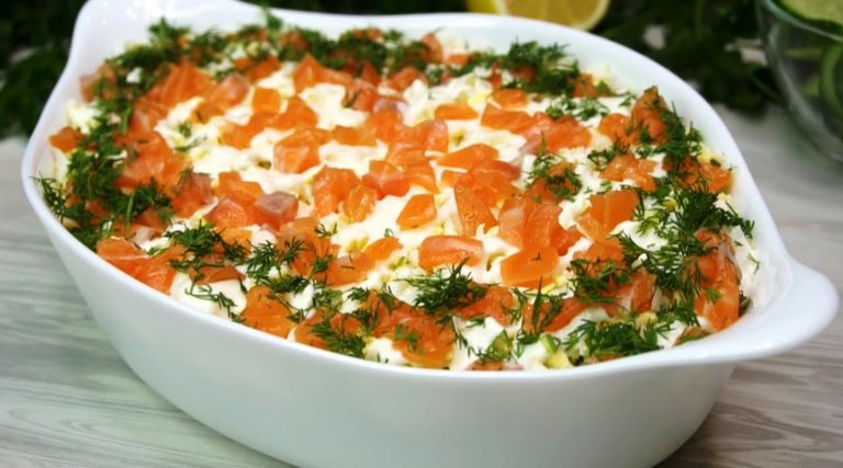 Действительно очень вкусный салат на Новый год. Исчезает первым со стола, проверено годами