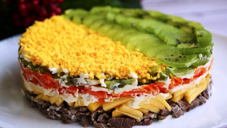 Если вам надоели салаты с куриным мясом. Салат «Новогодний каприз» — сочный и вкусный
