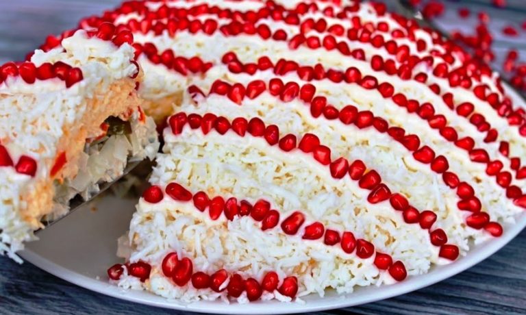 Салат «Бусы на снегу». Ну очень вкусно, устоять невозможно