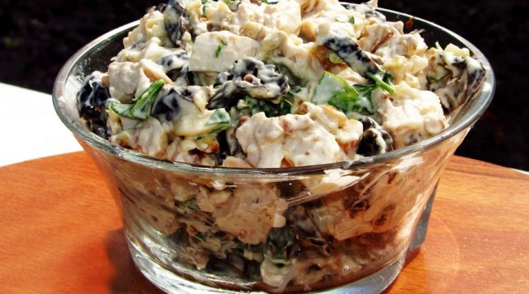 Салат с черносливом и куриным филе