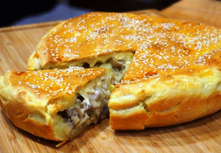 Сытный и аппетитный пирог с обалденной начинкой