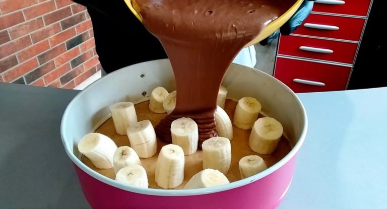 Вкусный и очень нежный десерт с бананами. Просто и быстро готовится
