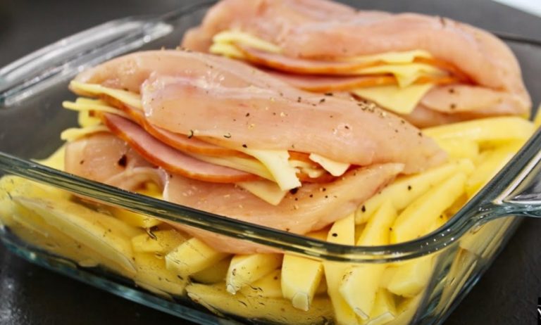 Бесподобный рецепт. Горячее блюдо из картошки и курицы, которое выручит всегда