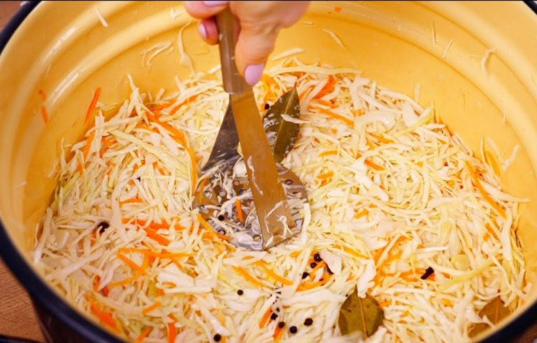 Быстрая маринованная капуста. Самый вкусный салат без заморочек