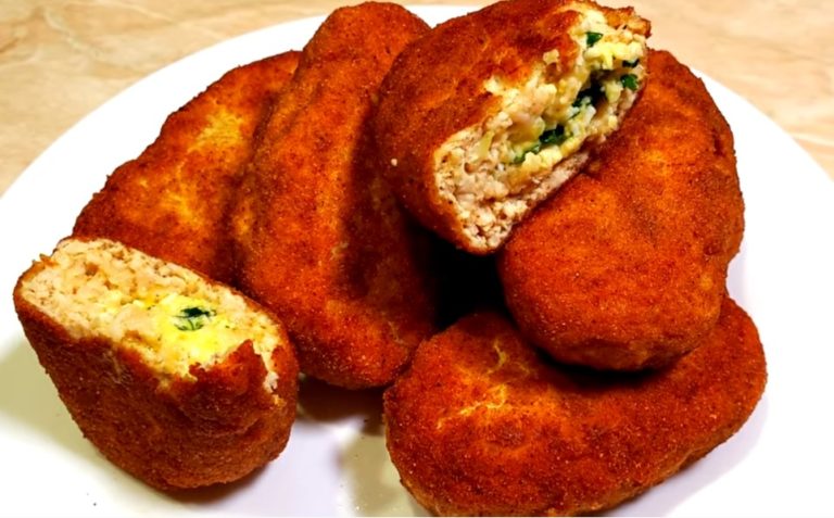 Котлеты с начинкой из сыра и яиц