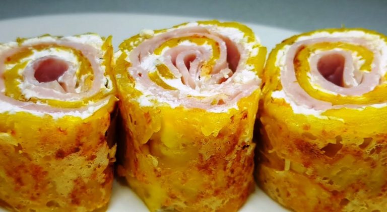 Простое и вкусное блюдо из картофеля, творожного сыра и ветчины