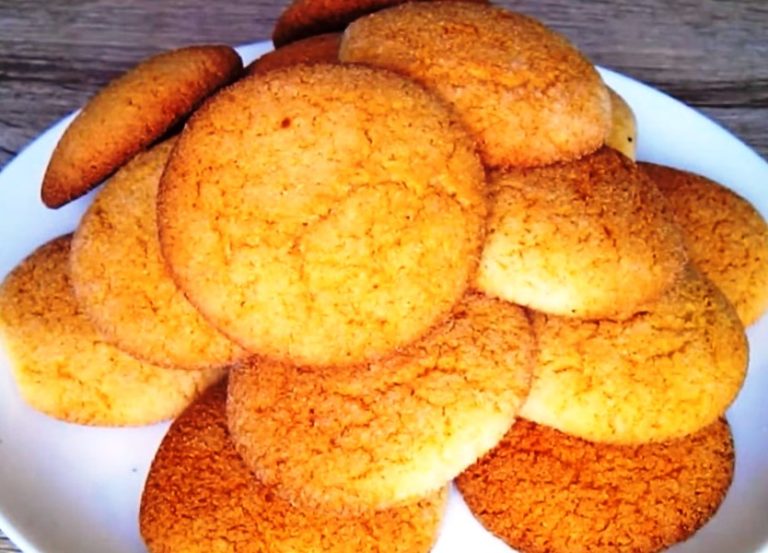 Вкусное рассыпчатое печенье из манки: быстро и просто