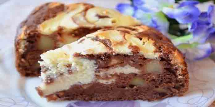 Пирог с яблоками и творожной начинкой