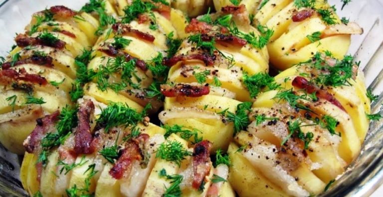 Картошка – гармошка в духовке: вкусный и сытный ужин