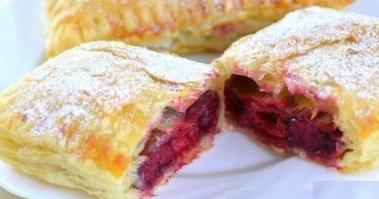Слойки из готового слоеного теста с начинкой из замороженной вишни