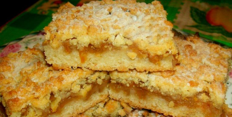 Тертый пирог с яблоками