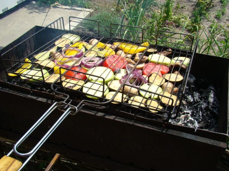Всего 10 минут в этом маринаде подарят твоим овощам гриль невероятный вкус. Секрет мангальщика