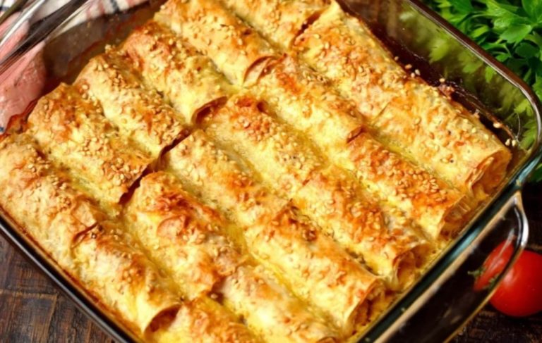 Из двух тонких лавашей готовлю на большую компанию