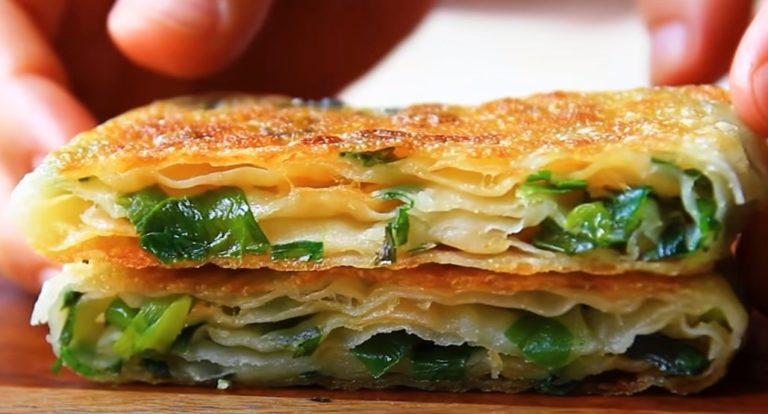 Нет дрожжей, нет духовки, но каждый может сделать. Ароматные и вкусные лепешки с зеленым луком