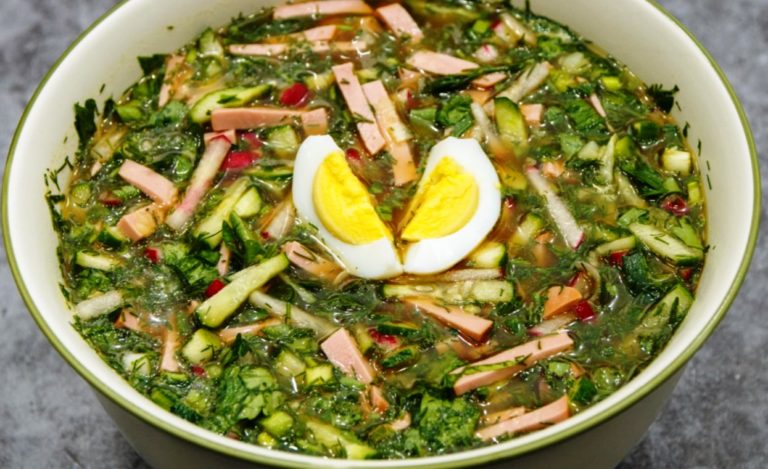Окрошка получается очень вкусная: весь секрет в заправке