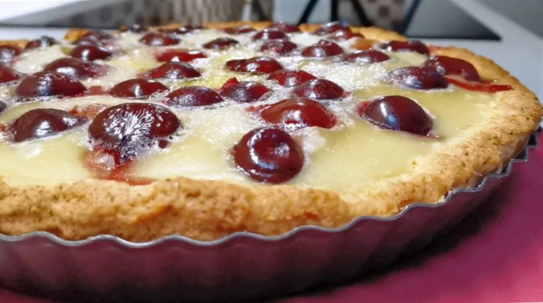 Открытый пирог с нежной как крем заливкой