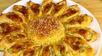 Изумительный пирог-солнце с сырной начинкой: праздничная выпечка