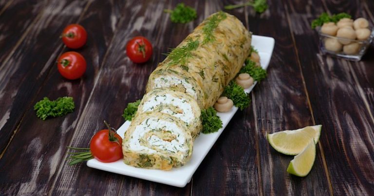 Рулет из кабачков с творогом и сыром: вкусная закуска