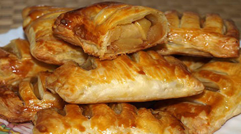 Слойки с яблоками бeз ocoбых ycилий