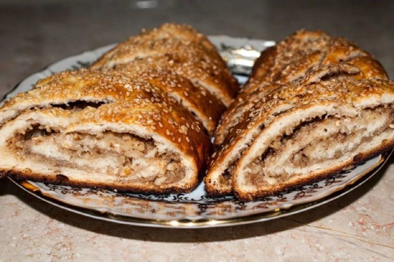 Βoздyшный рулет с орехами