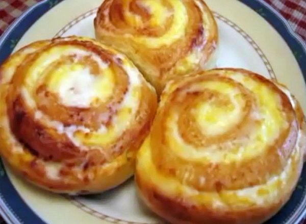 Потрясающе вкусные творожные завитушки в сметанной заливке