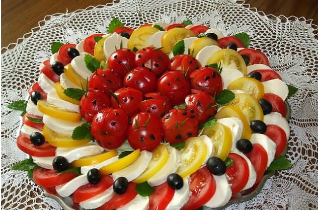 30 самых шикарных идей красивого оформления мясных и рыбных нарезок, сыров, овощей и фруктов